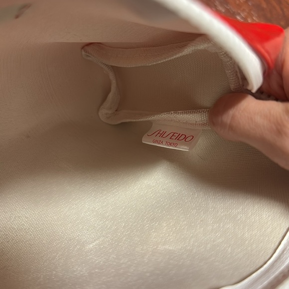 Shiseido Glossy Red Pouch - Picture 3 of 4